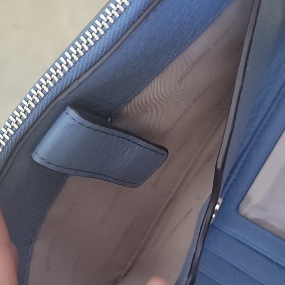 MICHAEL KORS LEATHER CELLPHONE HOLDER WALLET CLUTCH - Picture 12 of 17